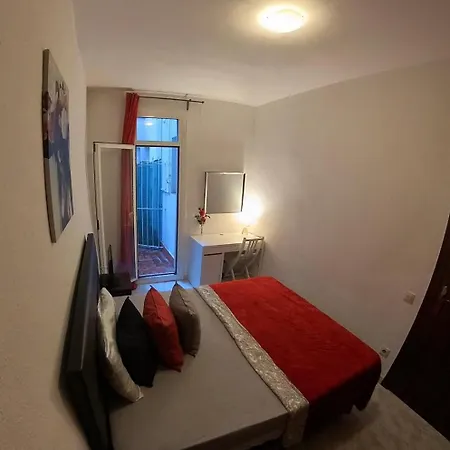 In A Diagonal Apartament
